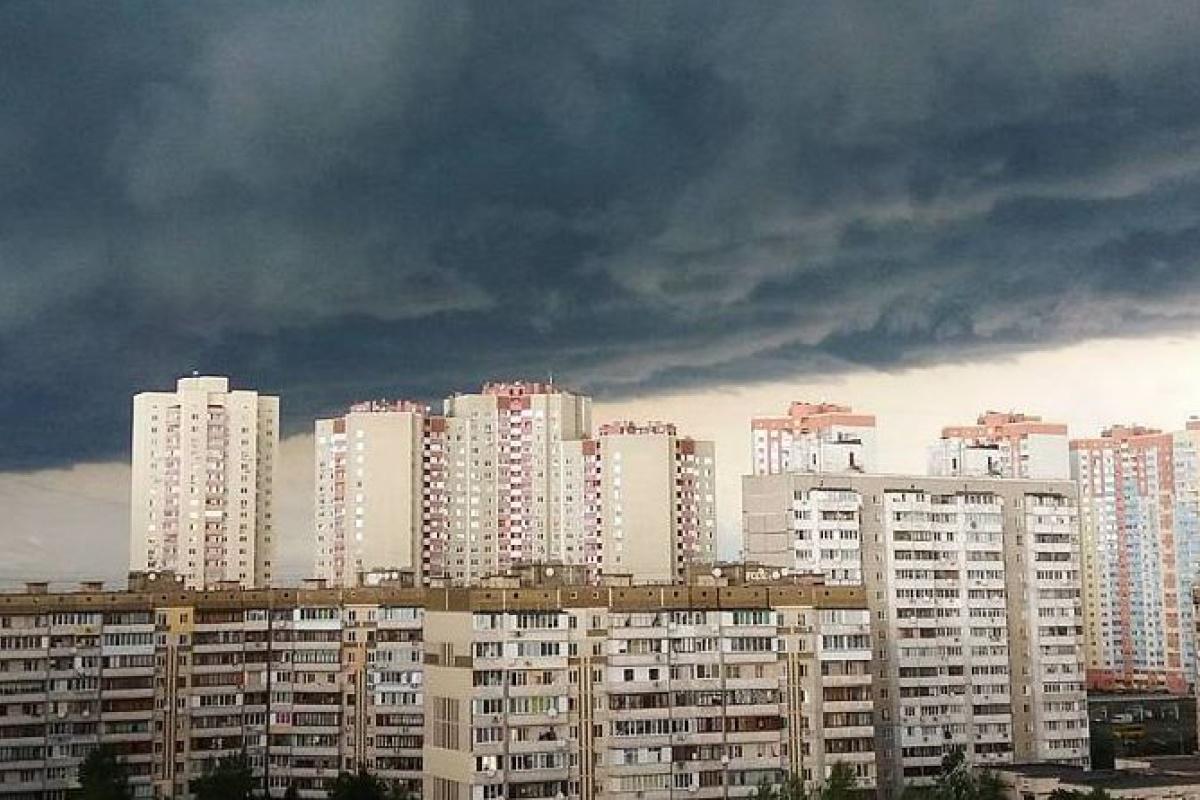 У Києві через уражений грибком будинок відселять весь квартал